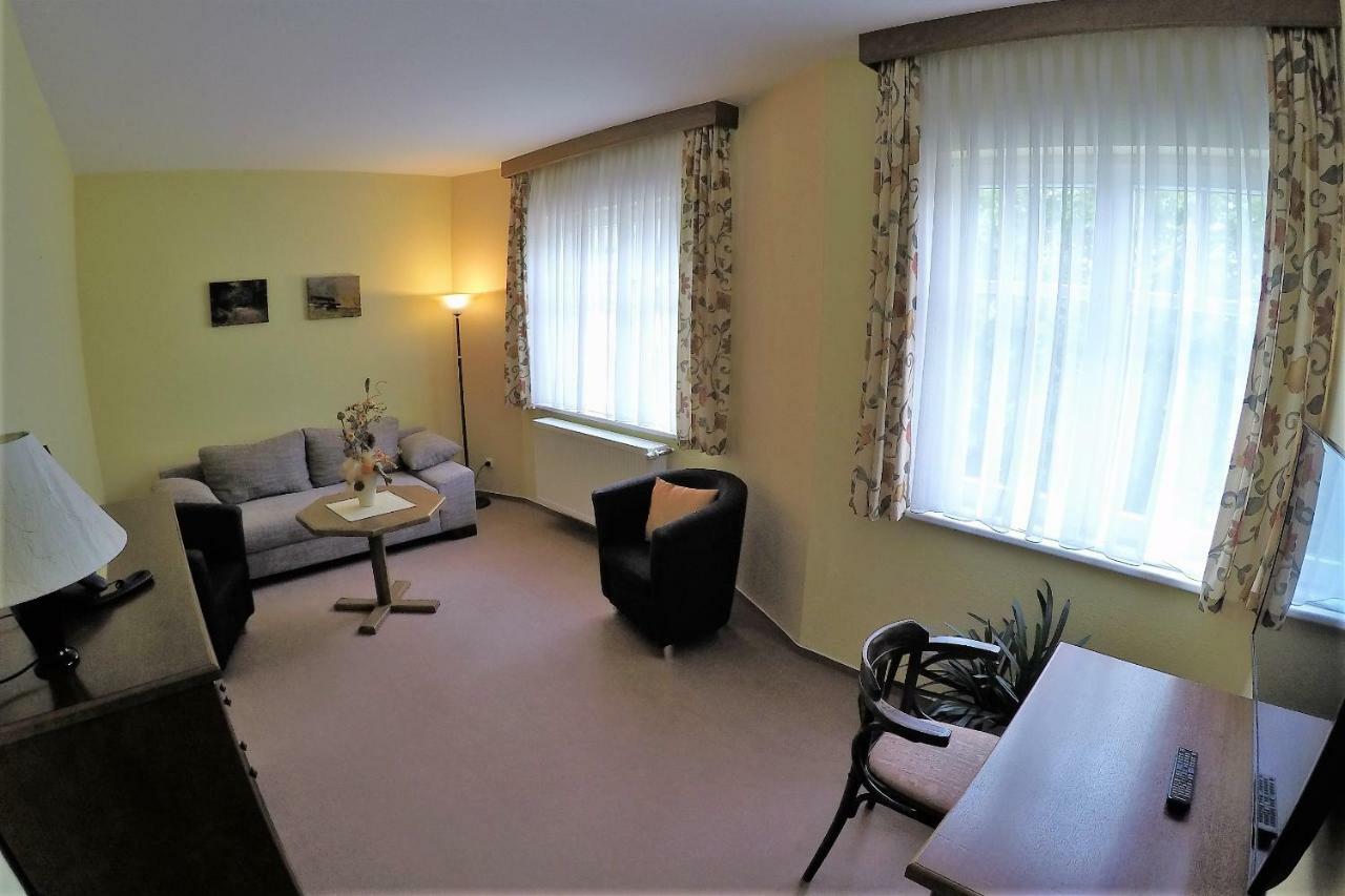 Hotel Drei Kronen Frauenwald Buitenkant foto